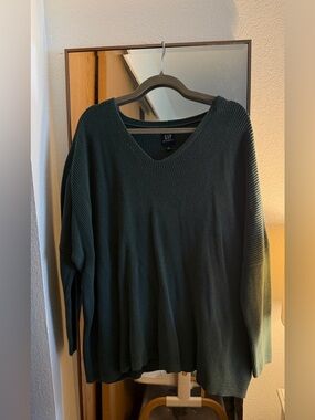 Gap Maternity pullover